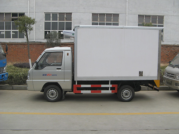 福田驭菱2.9米货厢冷藏车