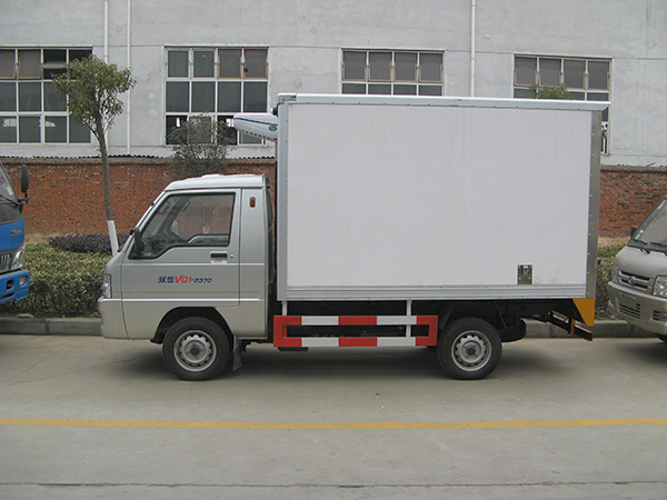 福田驭菱2.9米货厢冷藏车