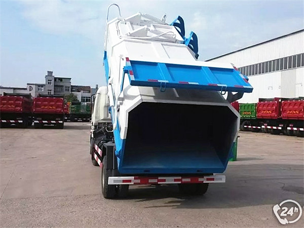 国五东风自装卸式垃圾车