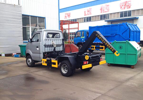 **小型3方勾臂垃圾车