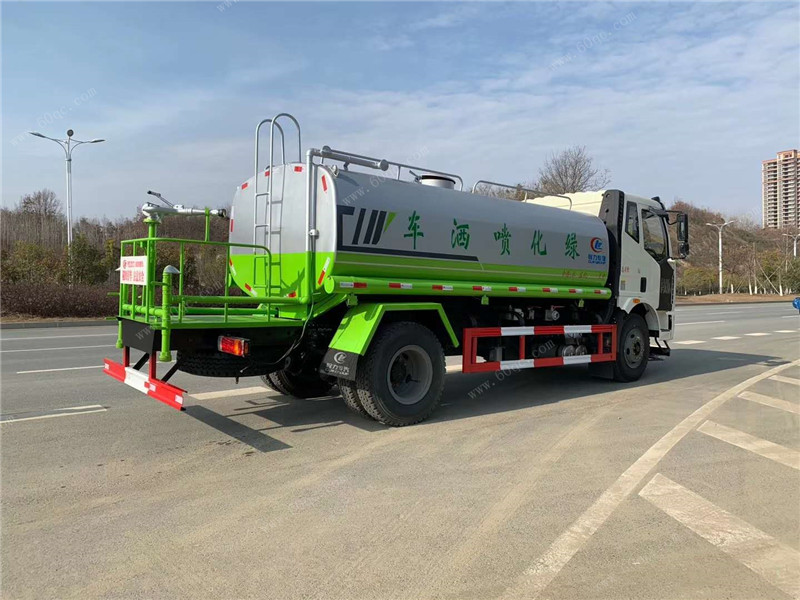 解放13吨J6洒水车