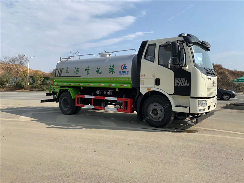 解放13吨J6洒水车