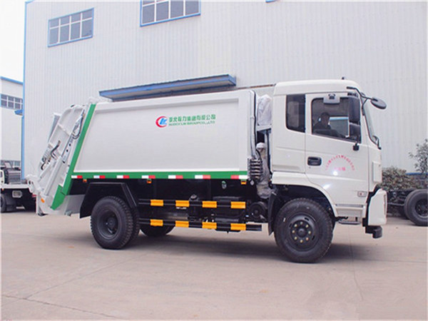 东风D913或153压缩式垃圾车